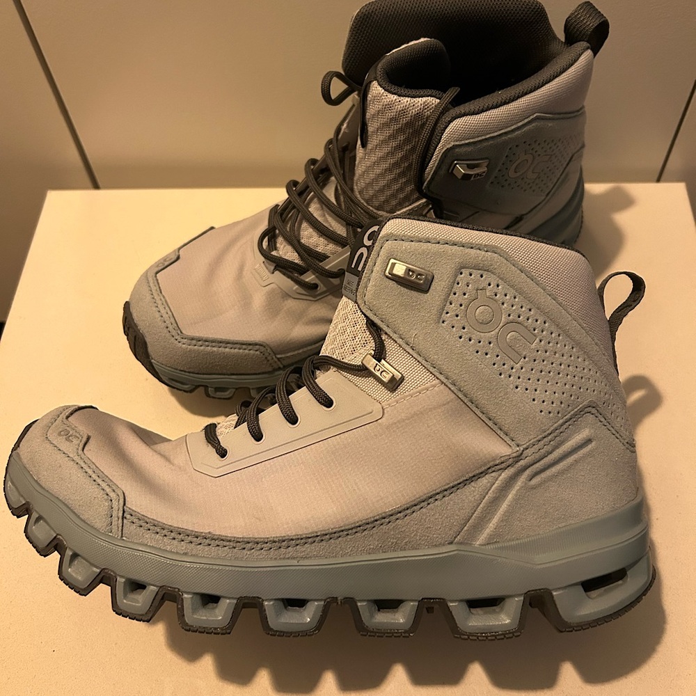 On Cloudridge Hiking Boots/Sneakers - W US 8 NWOT
